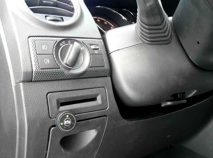 Кнопка переключения и индикации режимов работы ГБО BRC Sequent Plug&Drive с указателем уровня топлива, Opel Antara