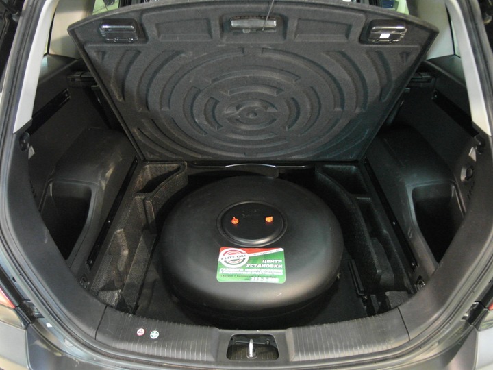 Тороидальный газовый баллон 65 л (пропан-бутан) в нише для запасного колеса, Opel Antara