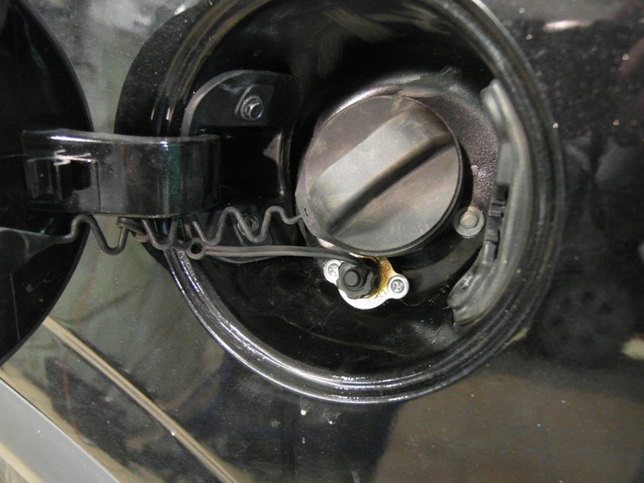 Заправочное устройство под лючком бензиновой горловины, Opel Antara