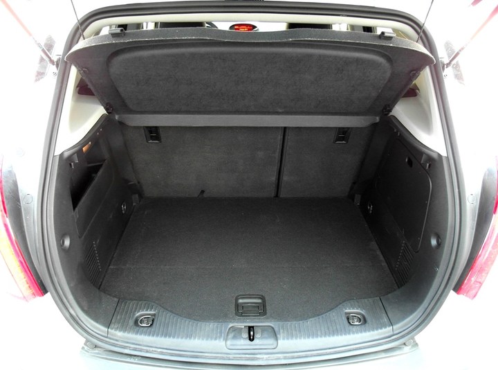 Багажник с тороидальным баллоном 40 л под фальшполом в нише для запасного колеса, Opel Mokka