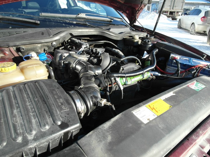 Подкапотная компоновка, двигатель X20XEV, газовое оборудование AEB, метан, Opel Omega