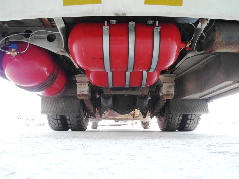 Метановые цельнометаллические баллоны снизу под кузовом ПАЗ 3205