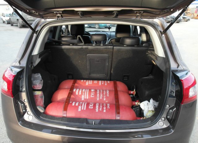 установка газа на Peugeot 4008, 3 баллона по 34 л размещены в багажнике