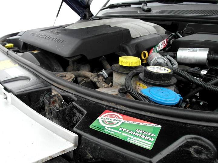 Подкапотная компоновка, двигатель Jaguar AJ-V8, ГБО BRC Sequent Plug&Drive, Range Rover Sport L320 Supercharged