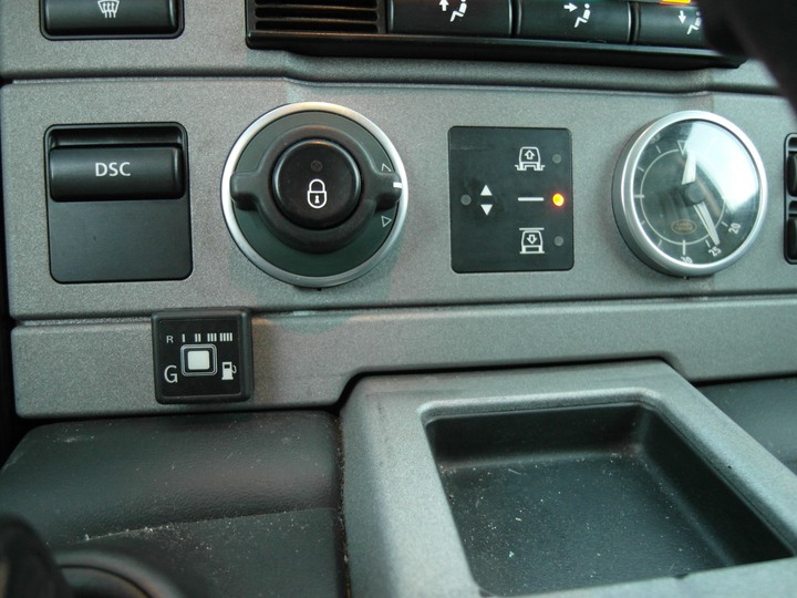 Кнопка переключения режимов работы ГБО AEB (Италия) с индикацией уровня газомоторного топлива, Range Rover Vogue L322