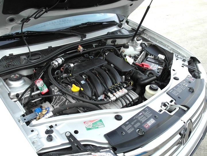 Подкапотная компоновка, двигатель F4R, ГБО метан BRC Sequent Plug&Drive CNG, Renault Duster