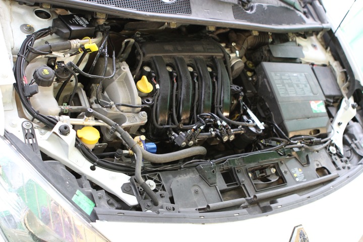 Подкапотная компоновка, двигатель K4M 1.6 16V, 4-цилиндровый, ГБО метан, Lovato, Renault Fluence