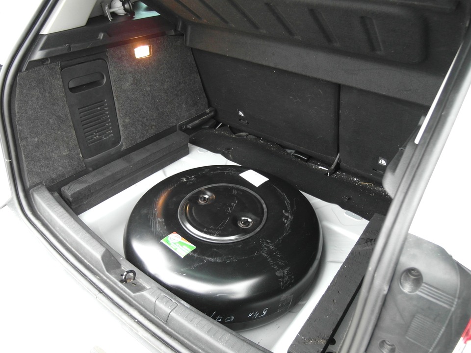 Багажник с газовым баллоном 54 литра (пропан) под фальшполом в нише запаски