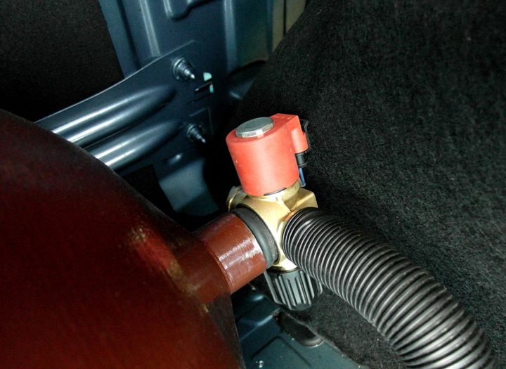 Баллонный вентиль BRC с предохранительными клапанами и запорным электроклапаном, Renault Logan (SR)