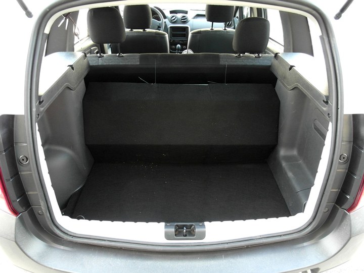 Багажник Renault Duster с металлопластиковым баллоном (тип 2) 90 л за спинками задних сидений