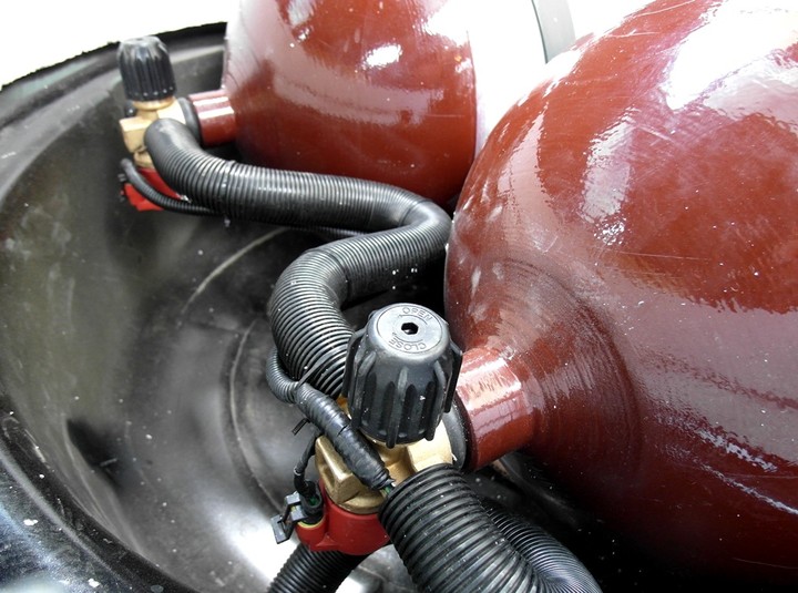 Вентиль баллонный BRC с предохранительными клапанами и запорным электроклапаном, Skoda Octavia Tour (1U2)
