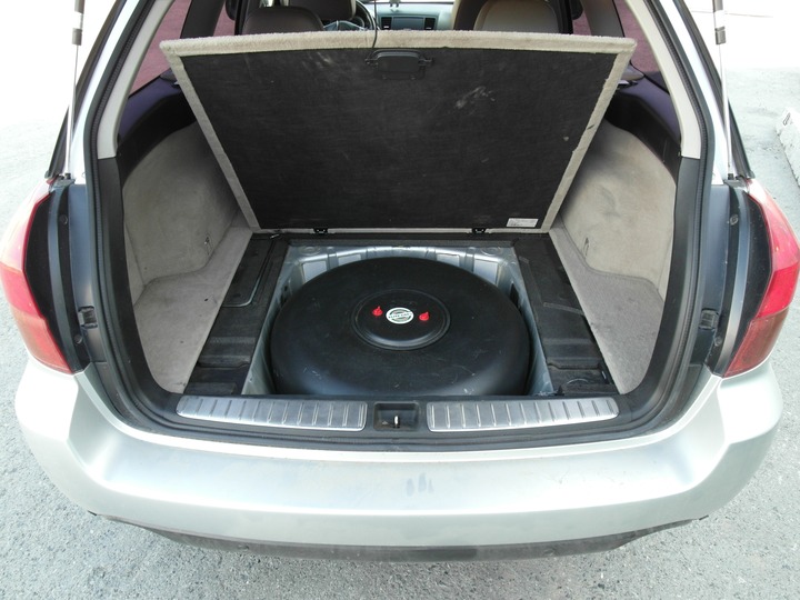 Багажное отделение с тороидальным баллоном 73 литра в нише для запасного колеса, Subaru Outback (BP)