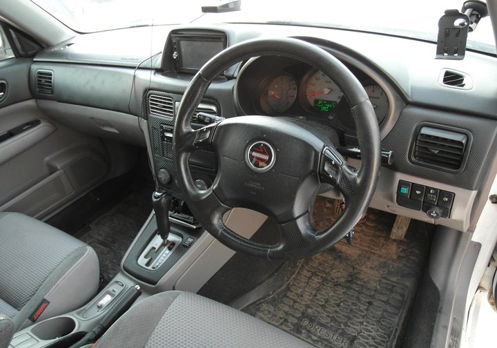салон Subaru Forester 2.0 Turbo (SG5)