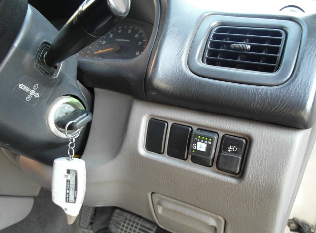 Кнопка переключения и индикации режимов работы ГБО в салоне Subaru Forester