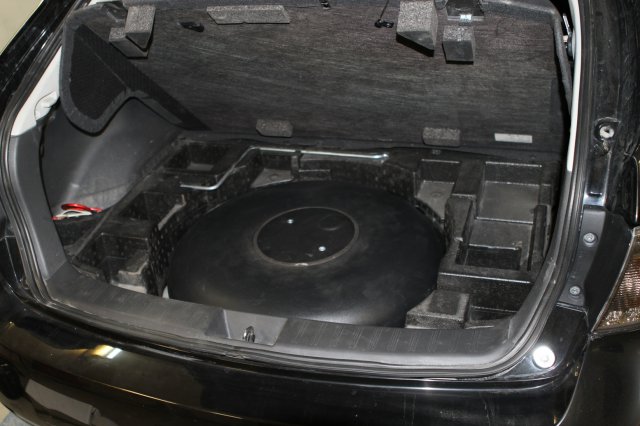 установка газа на Subaru Impreza, размещение газового баллона 53 л в багажнике