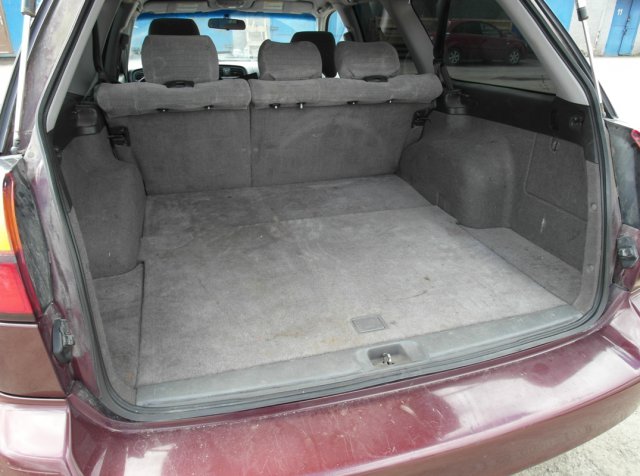 багажник Subaru Legacy с установленным газовым баллоном 66 л под полом