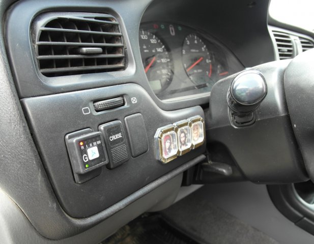 Кнопка переключения и индикации режимов работы ГБО в салоне Subaru Legacy