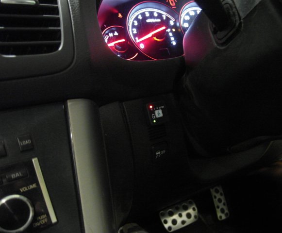 Кнопка переключения и индикации режимов работы ГБО в салоне Subaru Legacy