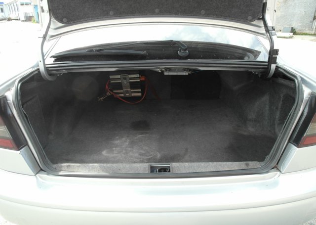 Багажник Subaru Legacy B4 с установленным тороидальным баллоном 53 л под полом