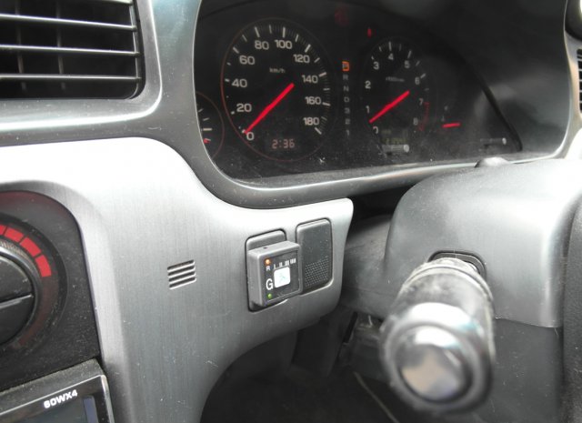 Кнопка переключения и индикации режимов работы ГБО  в салоне Subaru Legacy