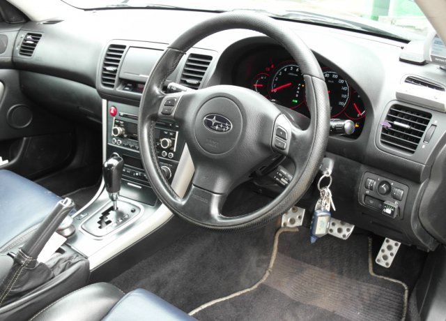 салон Subaru Legacy