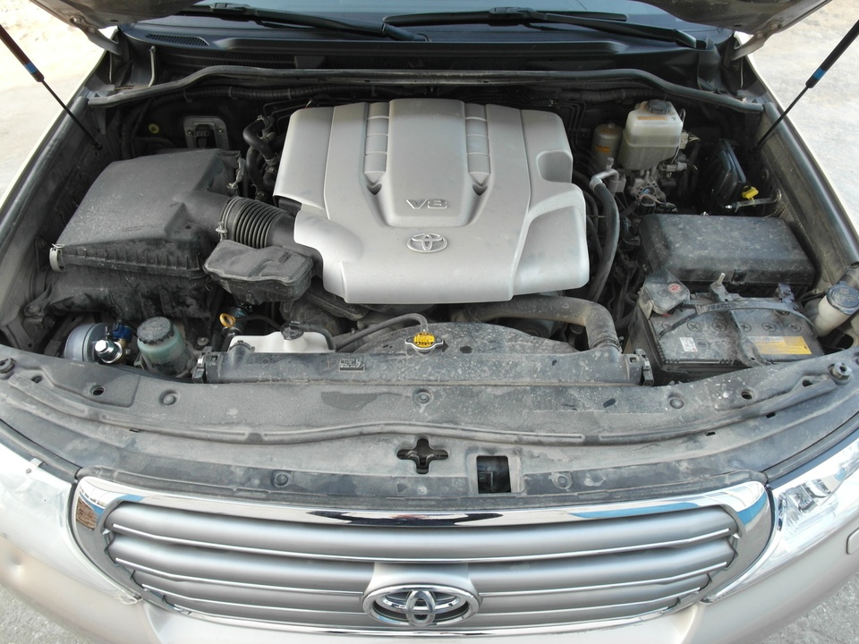 Подкапотное пространство, двигатель 2UZ-FE, 8-цилиндровый, V-образный, с системой Dual VVT-i, 4.7 л, Toyota Land Cruiser 200