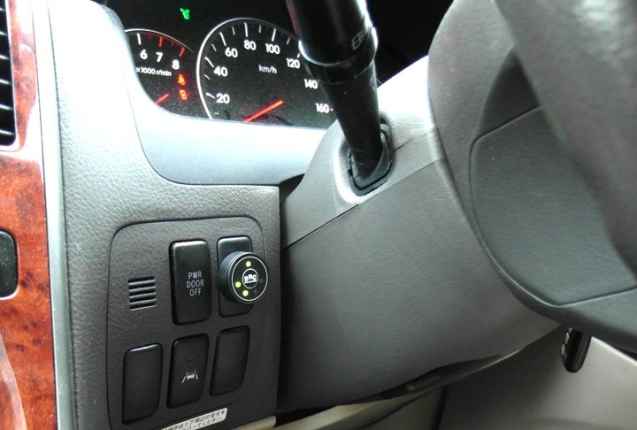 Кнопка переключения и индикации режимов работы ГБО BRC Sequent с указателем уровня топлива, Toyota Alphard MNH15W