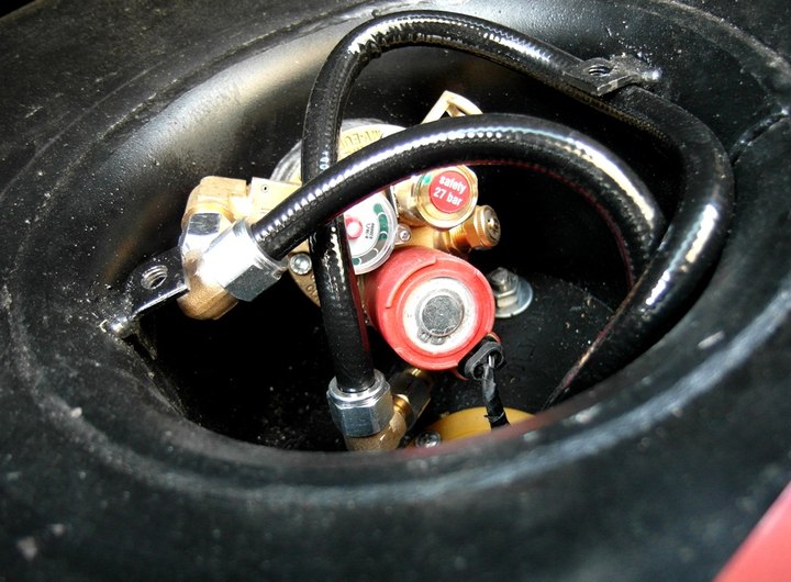 Мультиклапан BRC класса Европа 2 с запорным электроклапаном, пожарным клапаном и электронным датчиком уровня топлива, Toyota Caldina GT (Т21х)