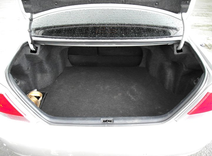 Багажник с тороидальным баллоном 55 л в нише для запасного колеса, Toyota Camry XV30