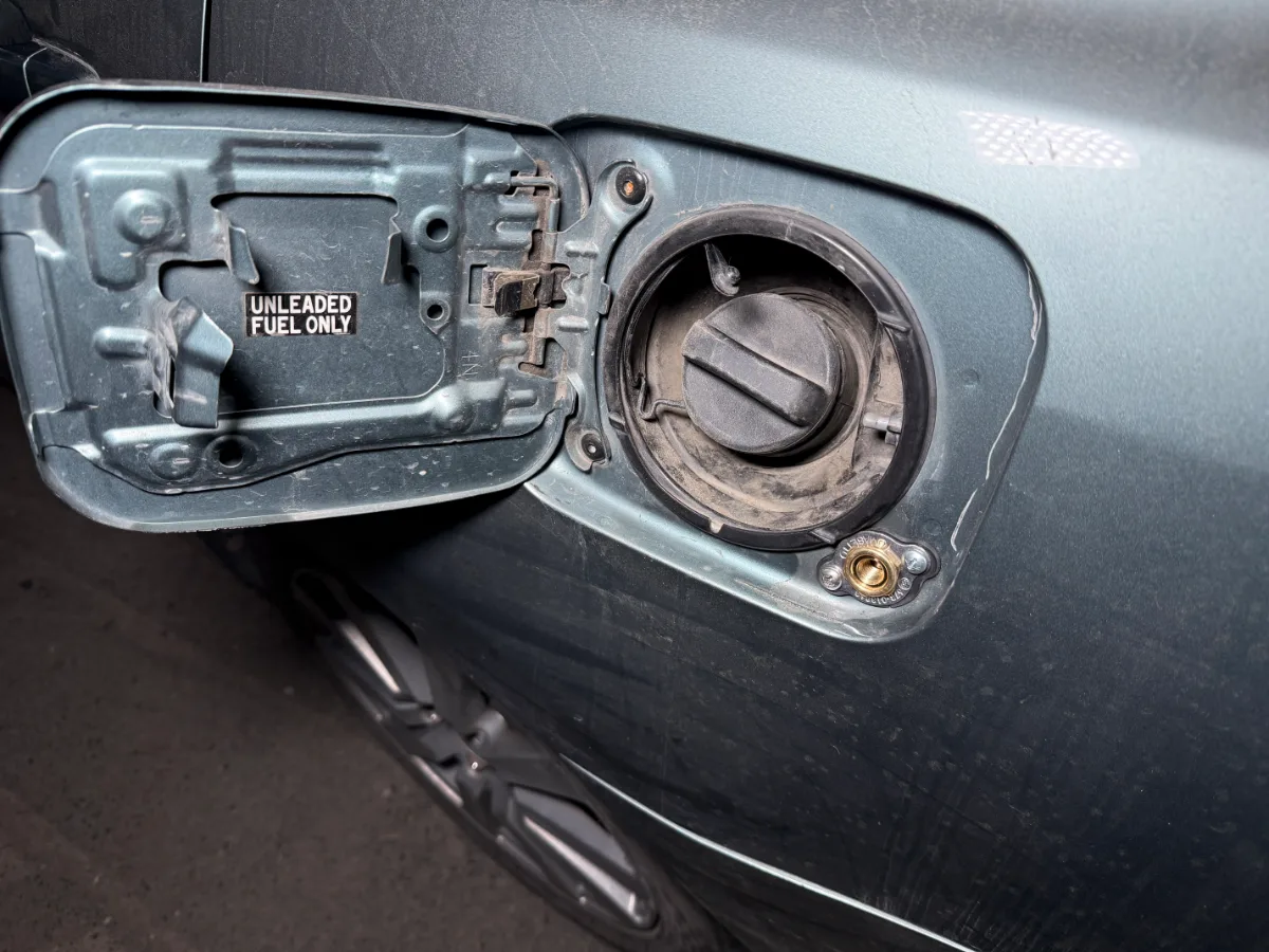 Toyota Camry заправка газом под лючок