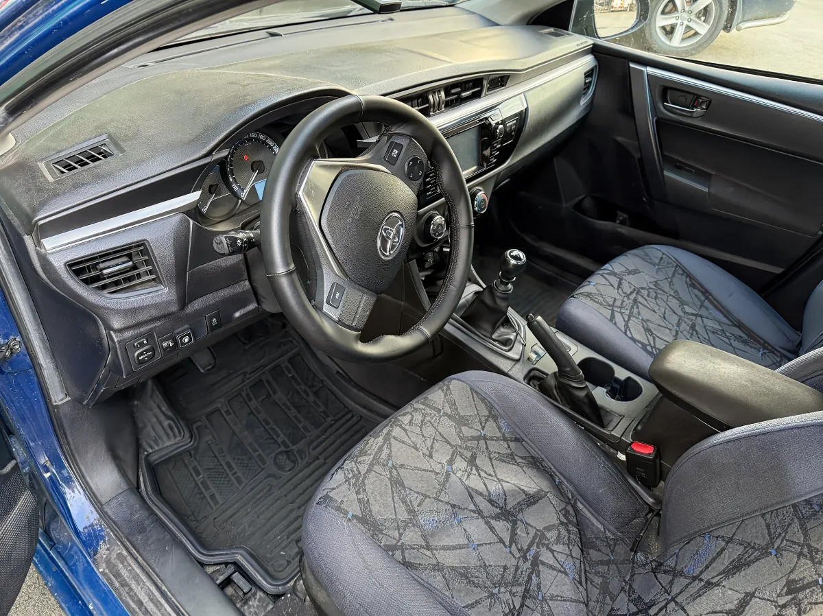 Toyota Corolla E180 на ГБО вид салона