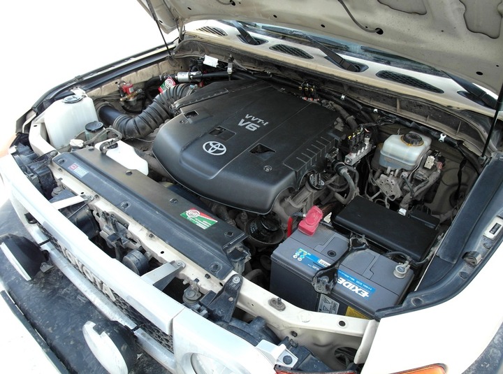 Подкапотная компоновка ГБО BRC Sequent Plug&Drive, Toyota FJ Cruiser