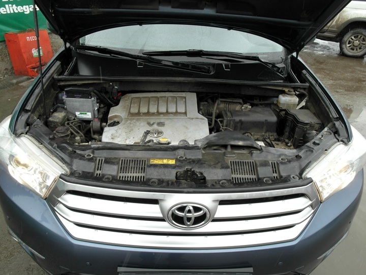 Подкапотная компоновка, двигатель 6-цилиндровый V-образный Double VVT-i 3.5 л, Toyota Highlander