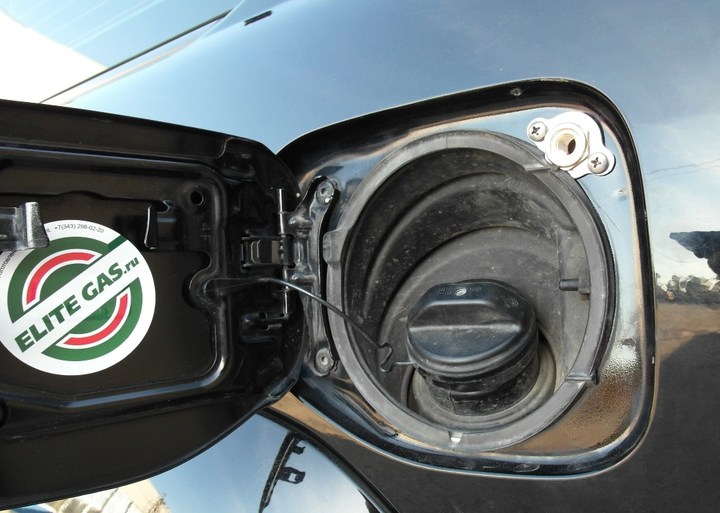 ВЗУ под лючком бензобака, Toyota Land Cruiser Prado 120