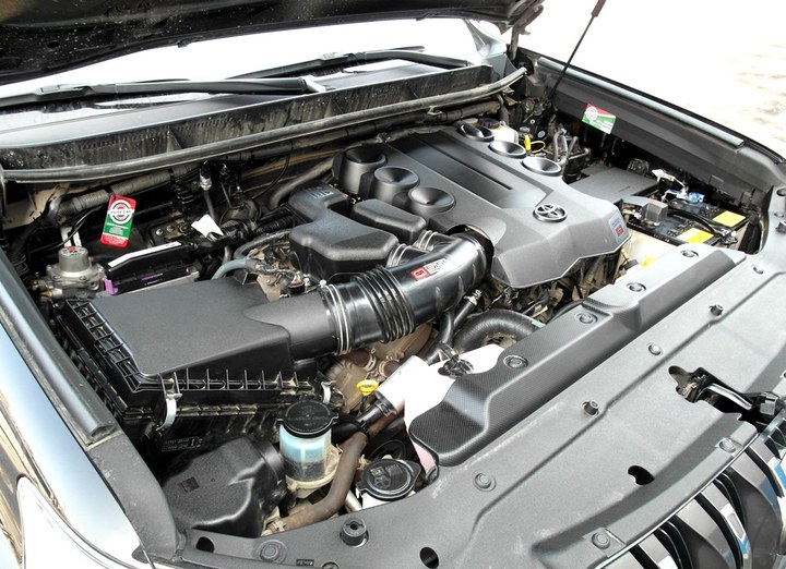 Подкапотная компоновка ГБО BRC Sequent Plug&Drive, Toyota Land Cruiser Prado 150