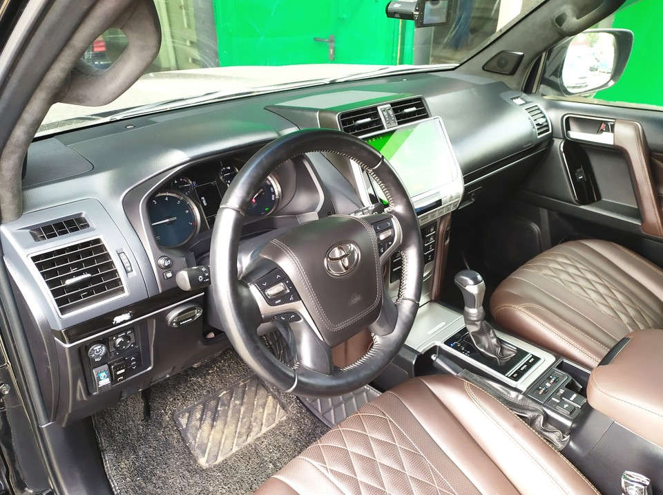 Салон Toyota Land Cruiser Prado 150