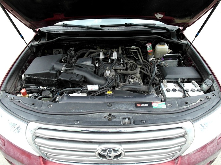 Подкапотная компоновка, двигатель 2UZ-FE, Toyota Land Cruiser 200