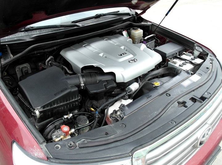 Подкапотная компоновка, двигатель 2UZ-FE, ГБО BRC Sequent Plug&Drive, Toyota Land Cruiser 200