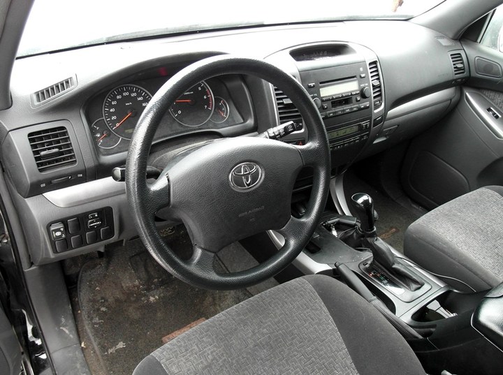 салон Toyota Land Cruiser Prado 120