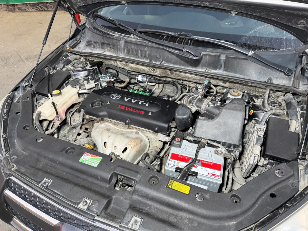 Toyota RAV 4 на газу под капотом