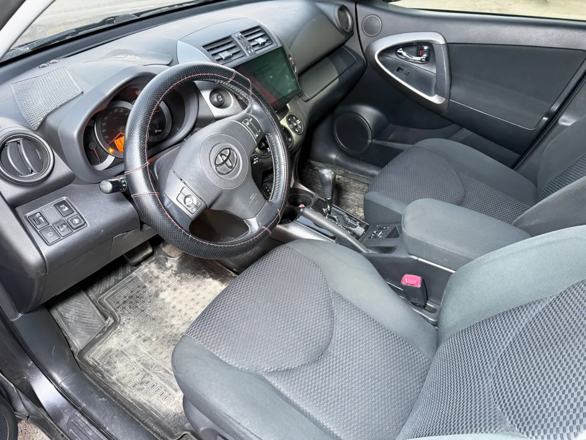 Toyota RAV 4 2012 с ГБО, салон