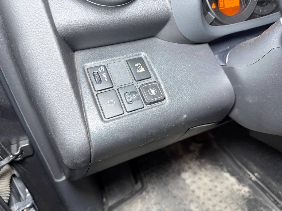Toyota RAV 4 2012 кнопки управления газом