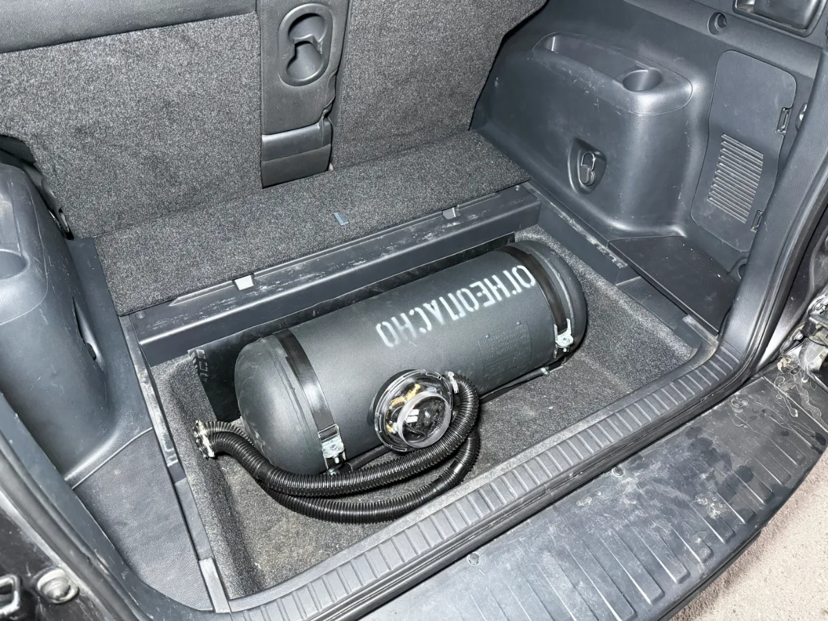 Цилиндрический балон на Toyota RAV 4
