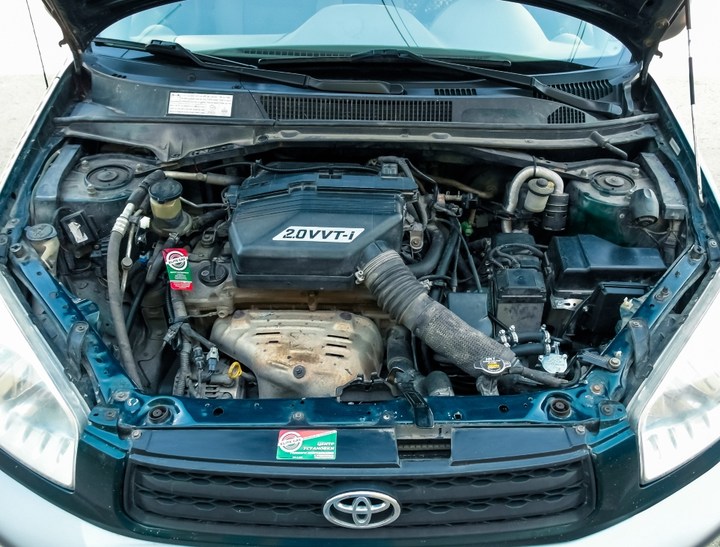 Подкапотная компоновка, двигатель 1AZ-FE, Toyota RAV4 (XA20)