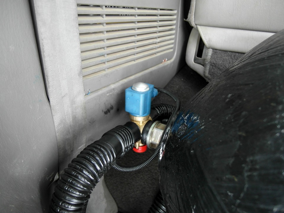Вентиль баллонный (метан) с пожарным и запорным электромагнитным клапанами