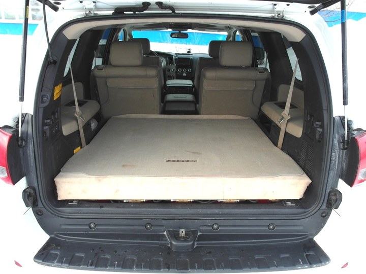 Багажник Toyota Sequoia с системой из пяти облегченных металлопластиковых баллонов CNG-2 (тип 2)