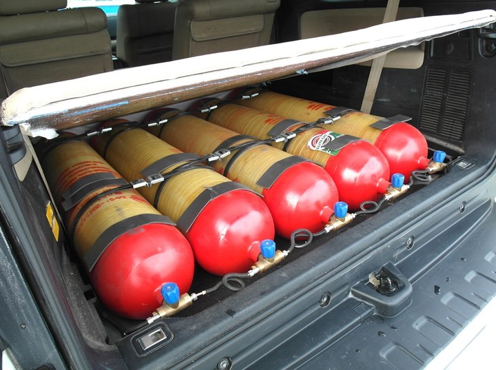 5 облегченных метановых баллонов (тип 2) под фальшполом, Toyota Sequoia (USK65L)