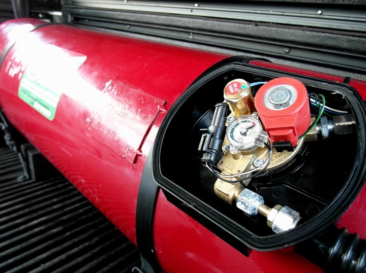 Мультиклапан класса Европа 2 с запорным электроклапаном, пожарным клапаном и электронным датчиком уровня топлива, Toyota Tundra