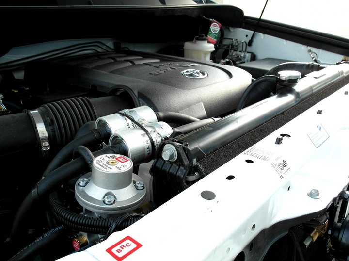 Подкапотная компоновка ГБО, BRC Sequent Plug&Drive метан, Toyota Tundra