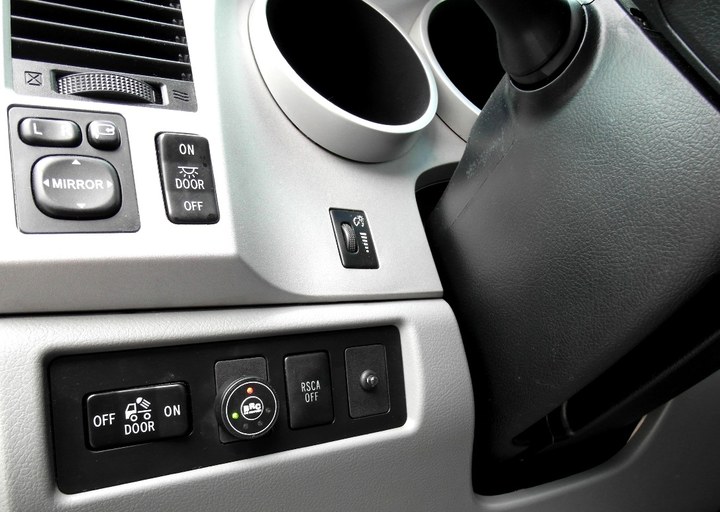 Кнопка переключения и индикации режимов работы ГБО BRC Sequent Plug&Drive с указателем уровня топлива, Toyota Tundra